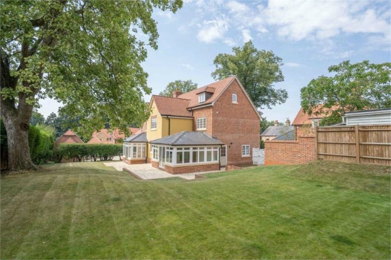 Dutton House Wallen Park, Springhall Road, Sawbridgeworth, CM21 9ET Image
