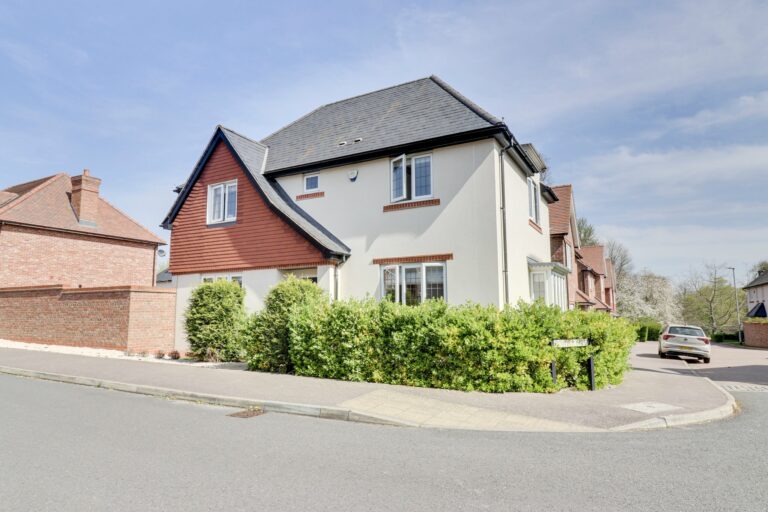 4 Bowlby Hill, Gilston, Harlow, Hertfordshire, CM20 2FZ Image