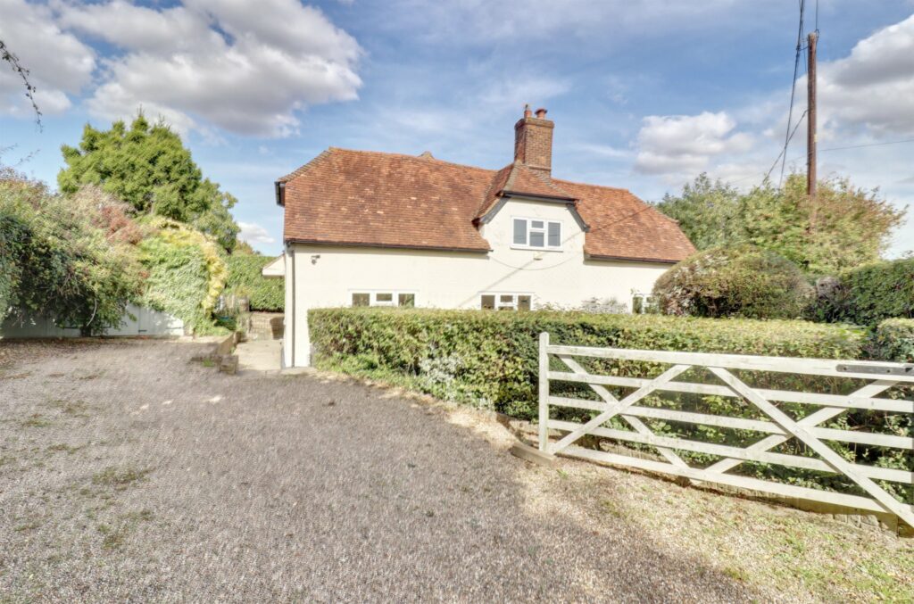 Tilegate Road, Magdalen Laver