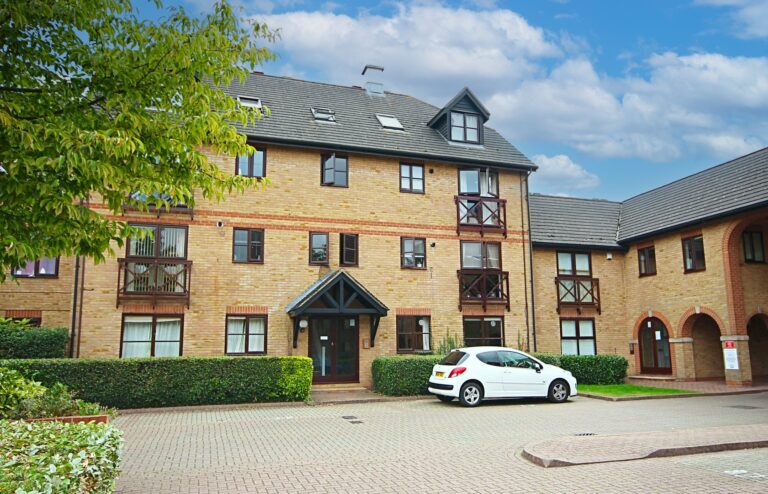 32 Lawrence Moorings, Herts, Sawbridgeworth, CM21 9PE Image