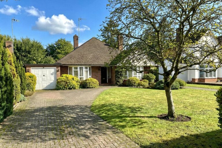 22 Falconers Park, Sawbridgeworth, Hertfordshire, CM21 0AU Image